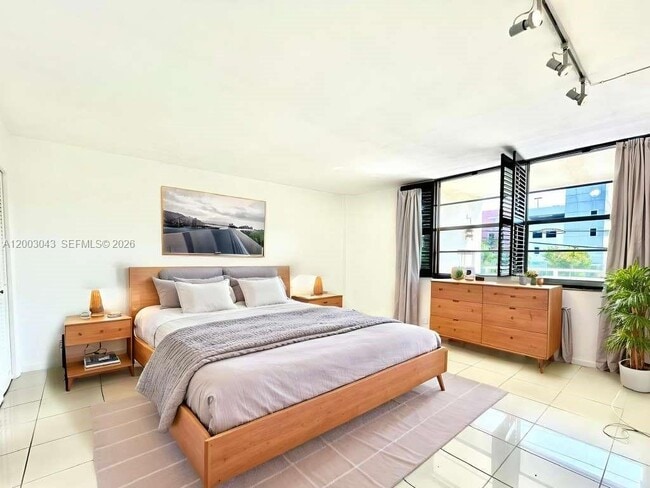 Foto del edificio - 9500 W Bay Harbor Dr