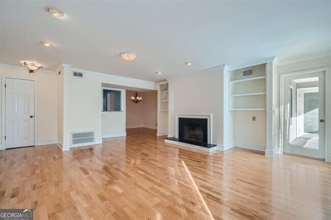 Building Photo - 596 Emory Oaks Way