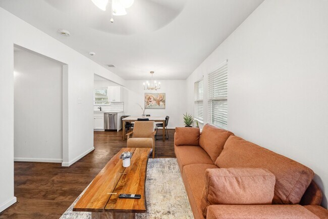 Foto del edificio - 2212 Rosewood St