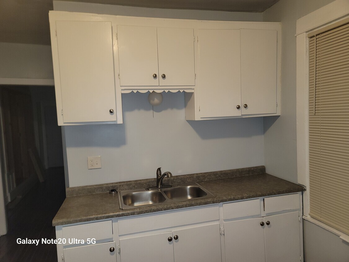 Kitchen - 4749 N 36th St