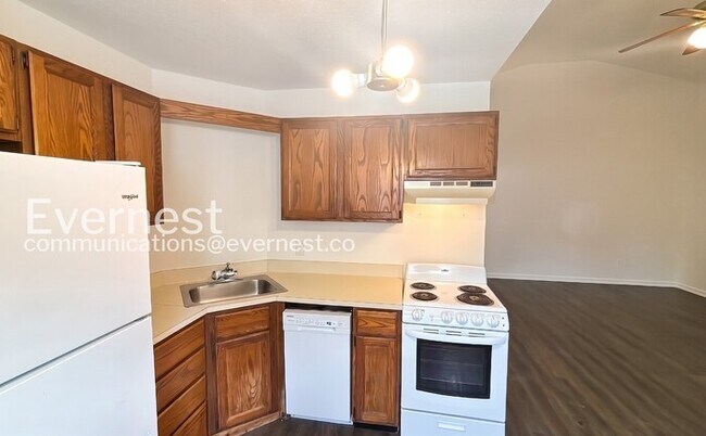 Foto del edificio - 8857 Millard Lee Ln