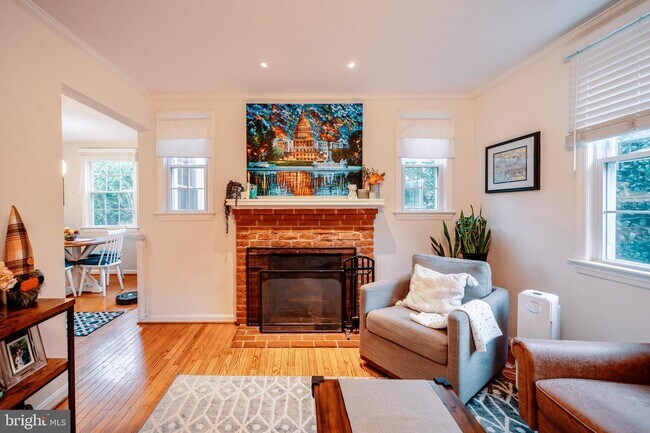 Foto del edificio - 2900 Monroe Pl