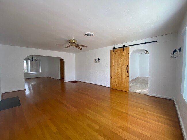 Foto del edificio - 5802 Arboga Rd