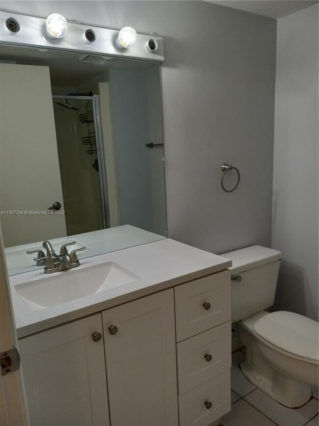 Building Photo - 9419 Fontainebleau Blvd