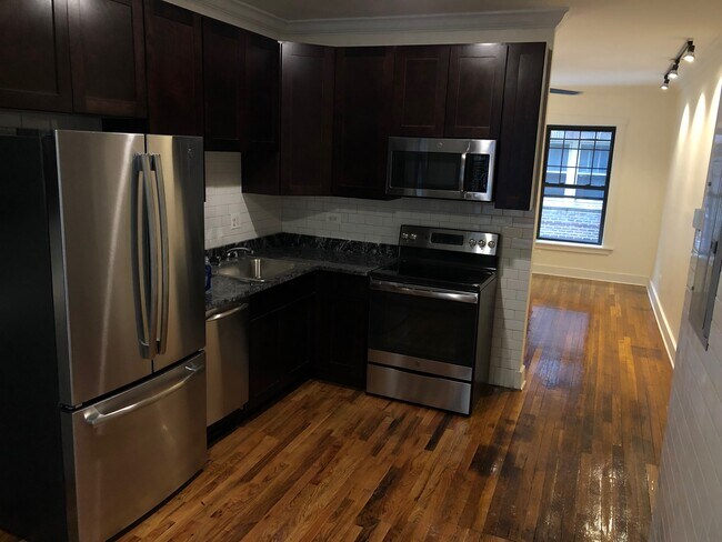Building Photo - 851 W Agatite Ave