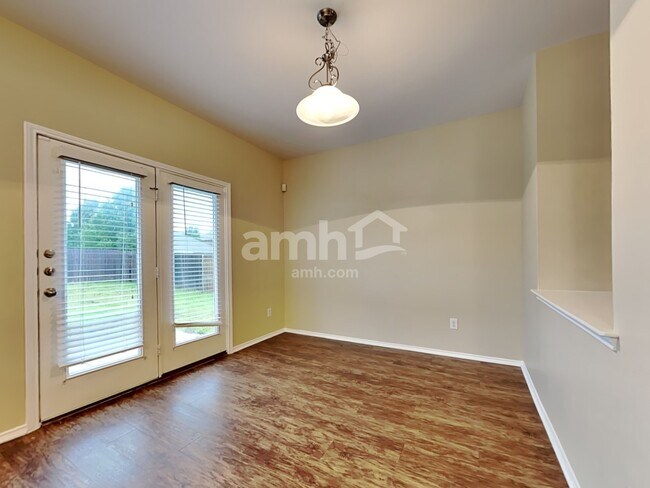 Building Photo - 214 Silver Spur Dr