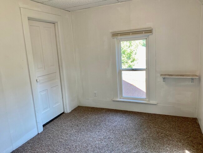 Bed Room - 504 S Chestnut St