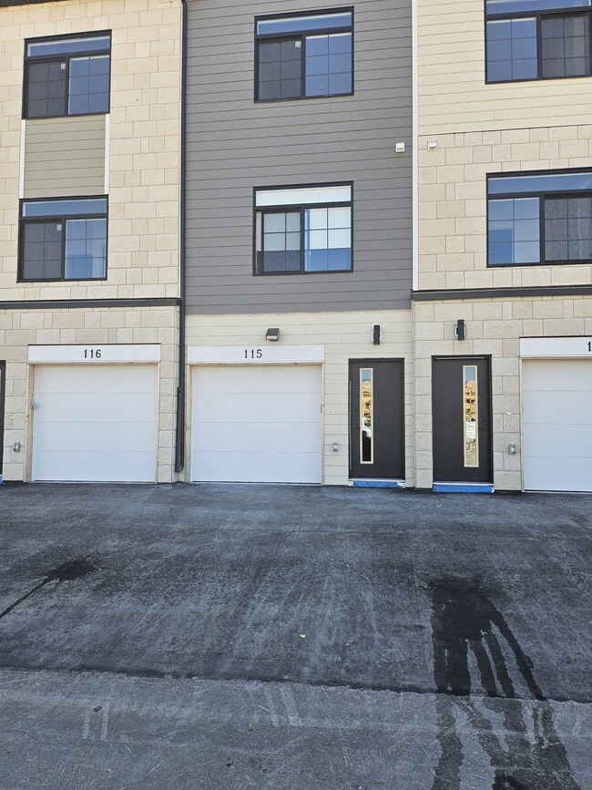 Building Photo - 156 Park St