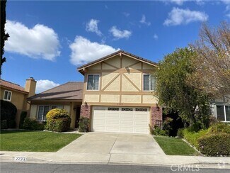 Building Photo - 2233 Oleander Ave