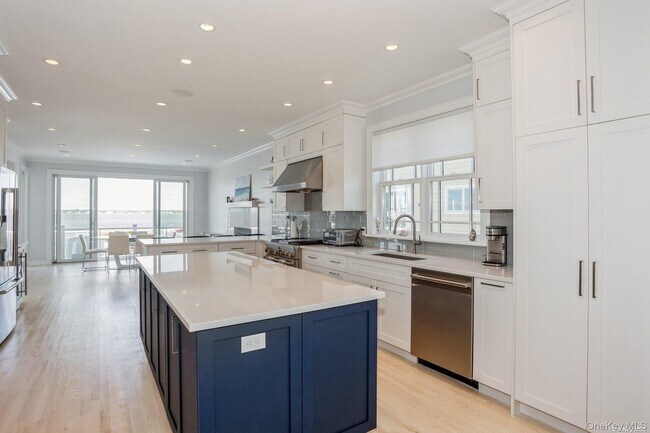 Building Photo - 676 Dune Rd