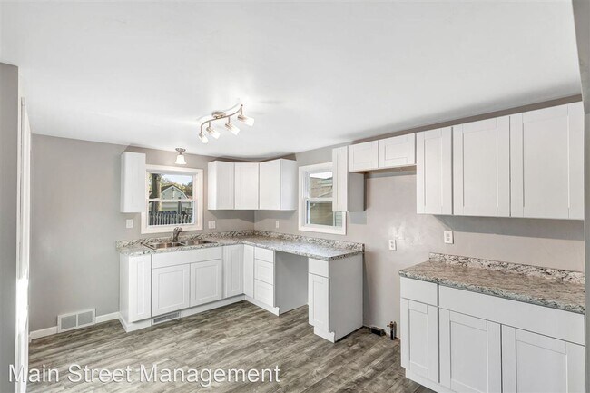 Foto del edificio - 3 br, 1.5 bath House - 1629 East Mason St