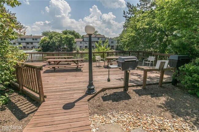 Foto del edificio - 1360 Cedarwood Dr