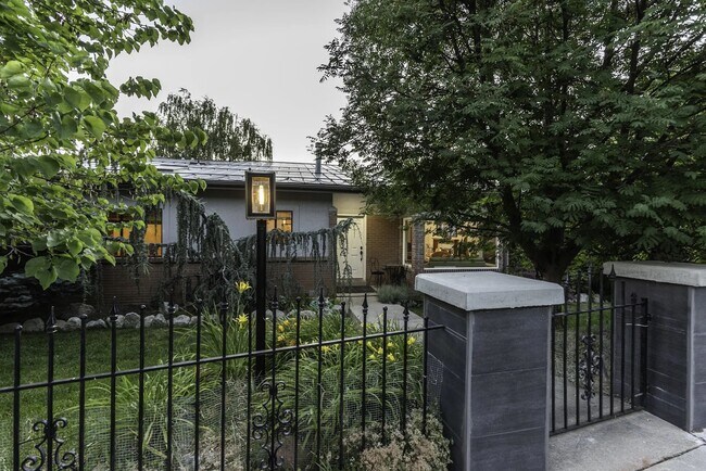 Building Photo - 2144 Lakeline Dr