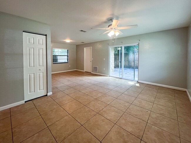 Building Photo - 2292 - Sugarfoot Oaks
