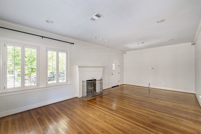 Building Photo - 2807 Lafayette St