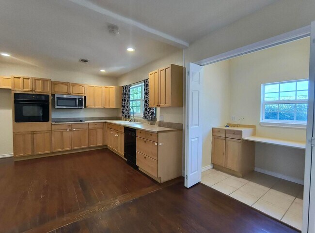 Foto del edificio - 2317 Live Oak St