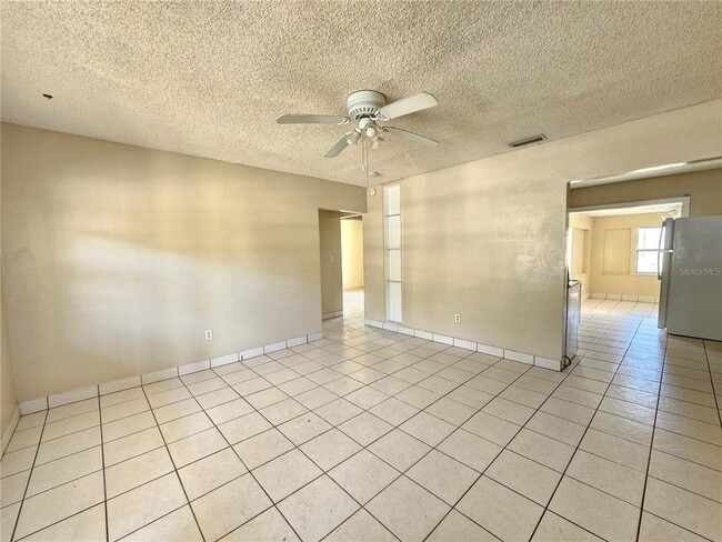Building Photo - 2235 Lakeview St