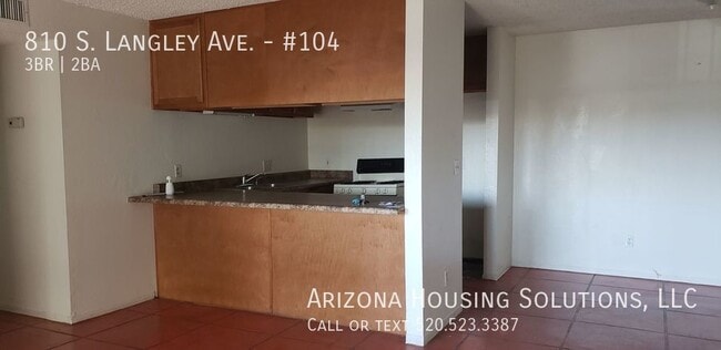 Building Photo - 810 S Langley Ave