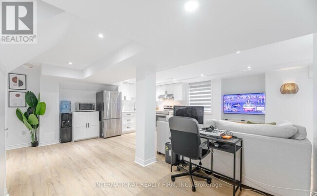 Building Photo - 102 Tanager Square