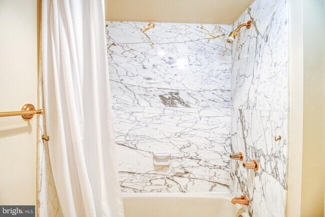 Building Photo - 1101 S Arlington Ridge Rd