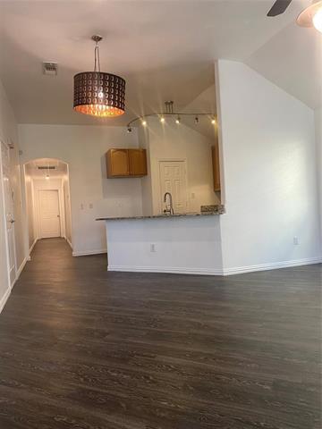 Building Photo - 316 E 4th St