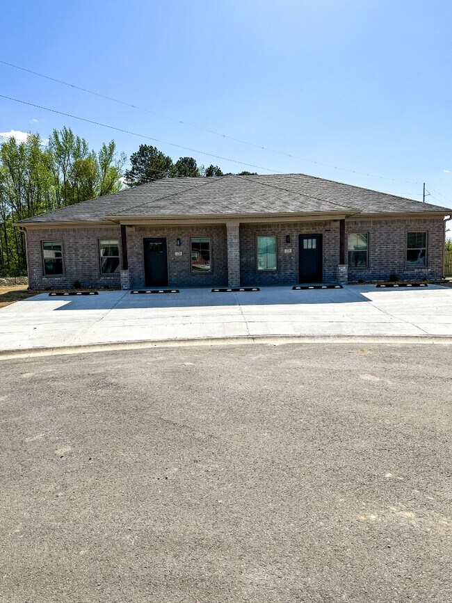 Foto del edificio - 1720 Rosemary Dr