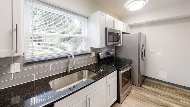 Building Photo - 3185 Dorris Ave
