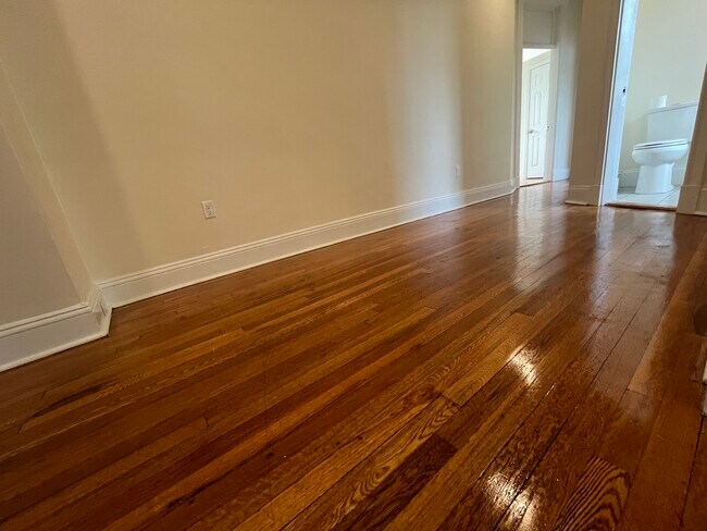 Building Photo - 73 Park Dr