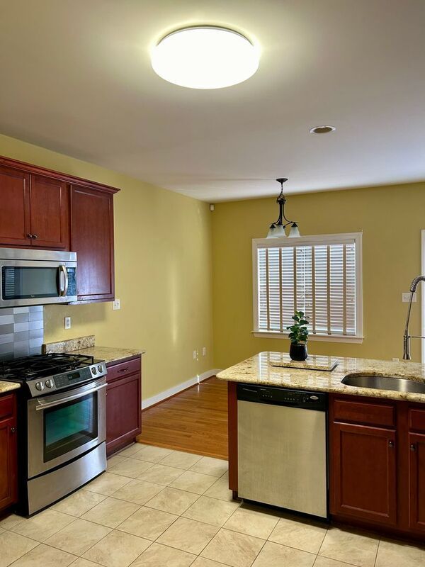 Building Photo - 1729 Leslie Ln