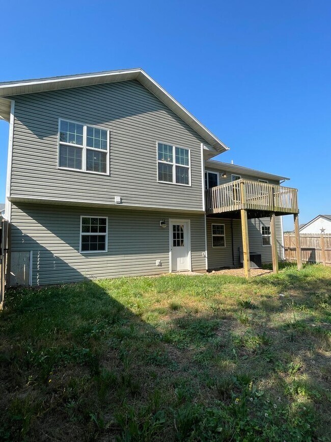 Building Photo - Available July 17th!!