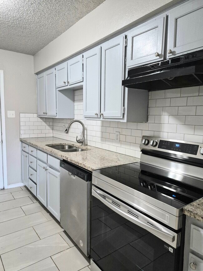 Foto del edificio - 214 Pine Meadow Dr