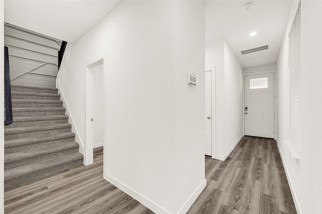 Foto del edificio - 2930 Needham Gdn Ln