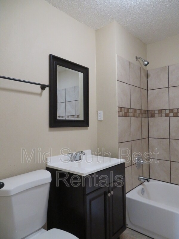 Building Photo - 946 Semmes St