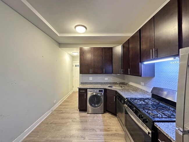 Foto del edificio - 712 W Brompton Ave