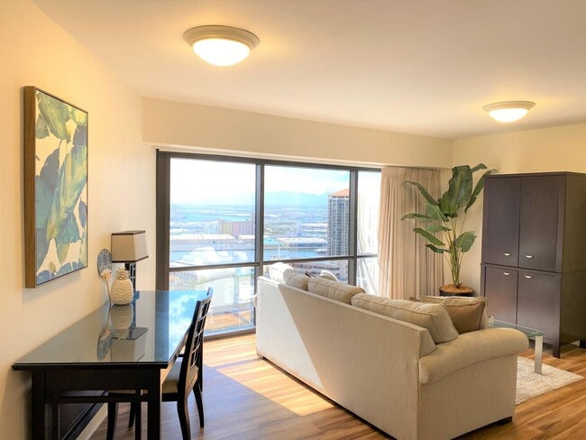 Building Photo - Executive Centre - Fully furnished one bedroom with great views!