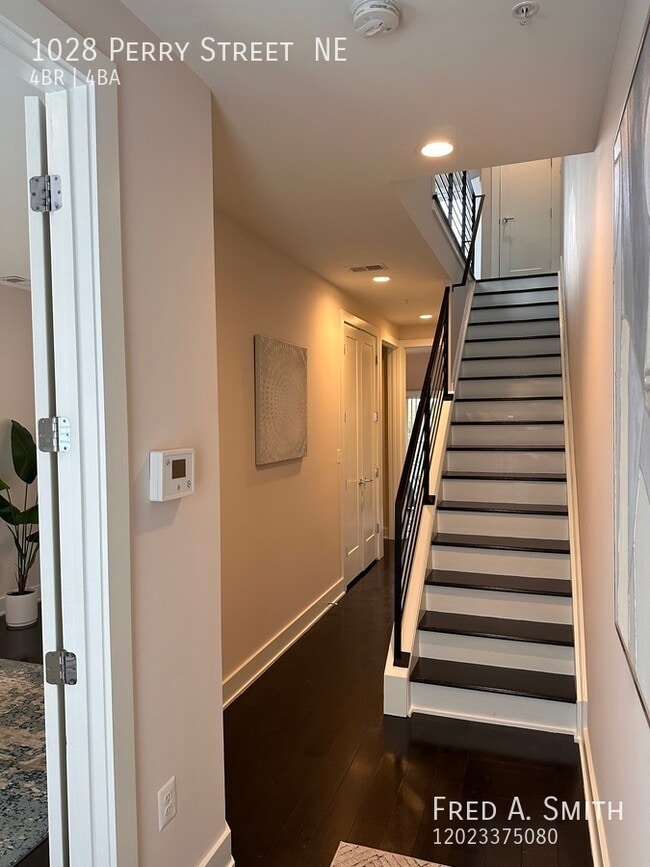 Building Photo - Beautiful Townhome in Brookland!!
