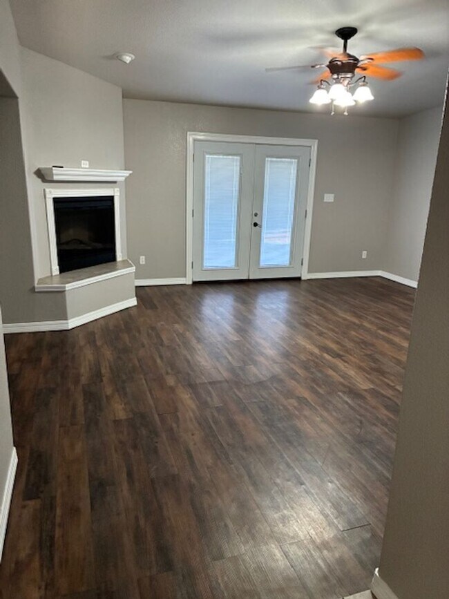 Foto del edificio - 2104 Hali Ln