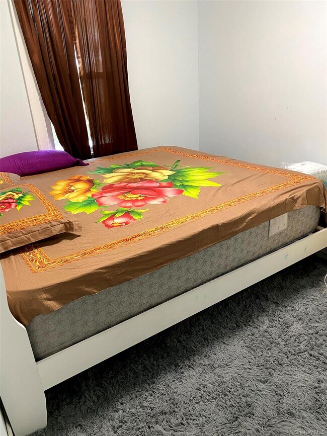 Foto del edificio - 107-02 Pinegrove St