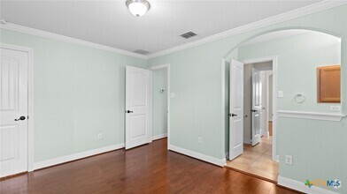 Building Photo - 305 Gardner Cove