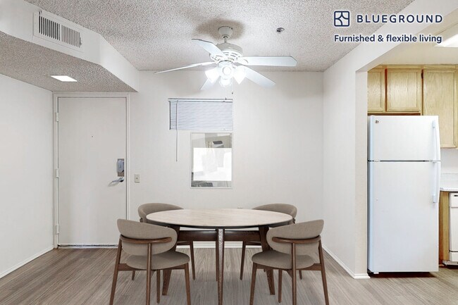 Foto del edificio - 5679 Amaya Dr