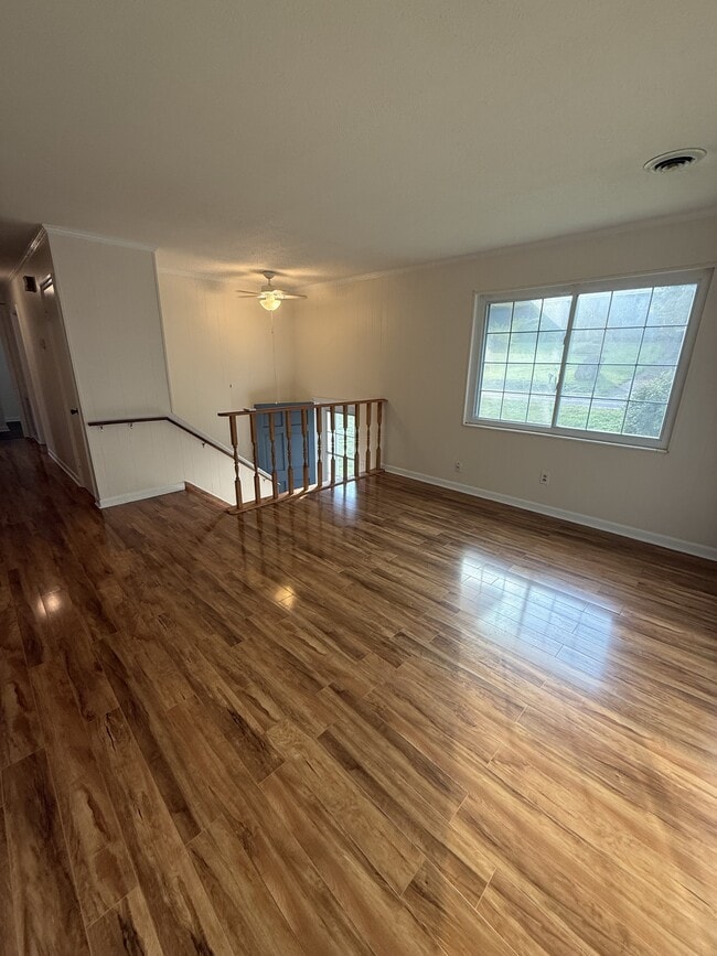 Building Photo - 1710 Greendale Dr NE
