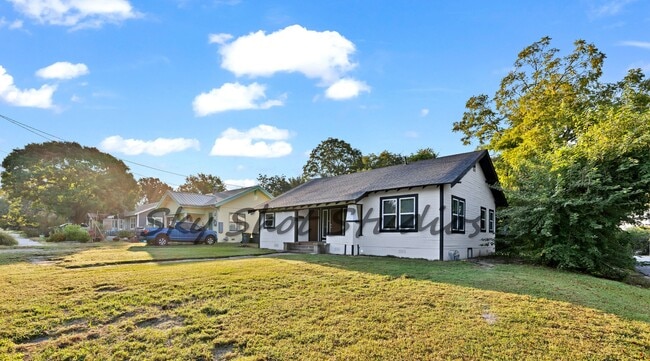 Building Photo - 326 W Rainey St