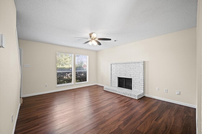 Building Photo - 10011 Spring Pl Dr