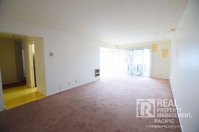 Foto del edificio - Spacious 2BD/2BA Apartment with Private De...