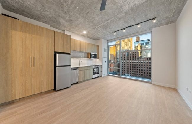 Building Photo - 856 N Wells St