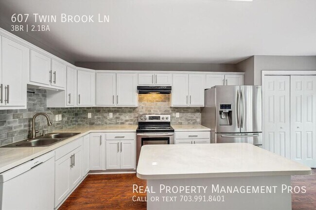 Foto del edificio - 607 Twin Brook Ln