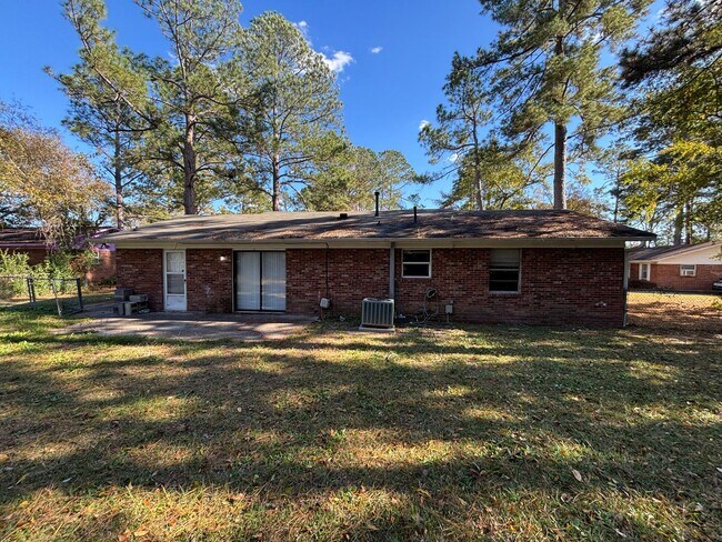Foto del edificio - McDuffie Woods - Richmond County