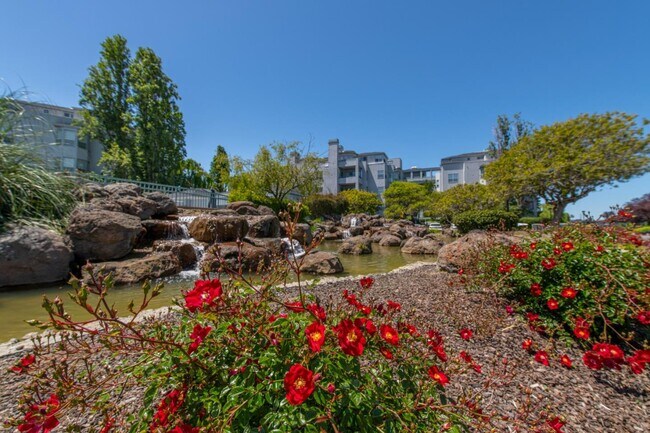 Foto del edificio - 720 Promontory Point Ln