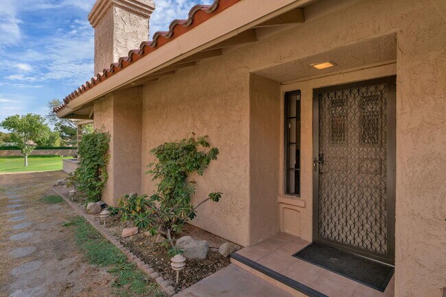 Building Photo - 41220 Woodhaven Dr E
