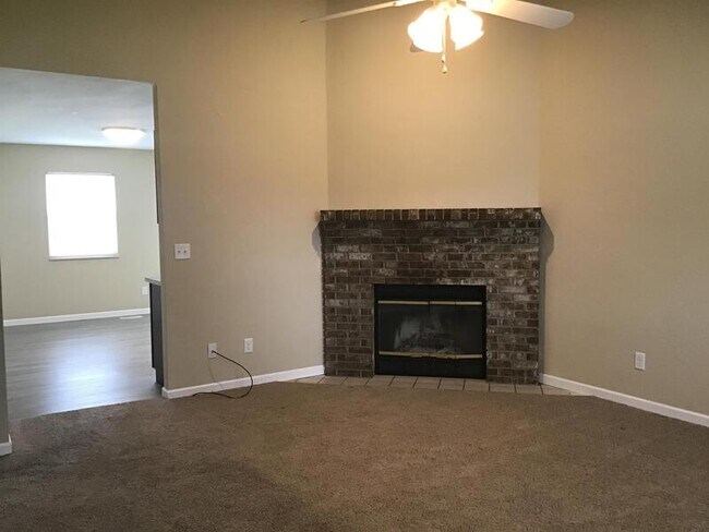 Building Photo - 607 Carol Ann Dr